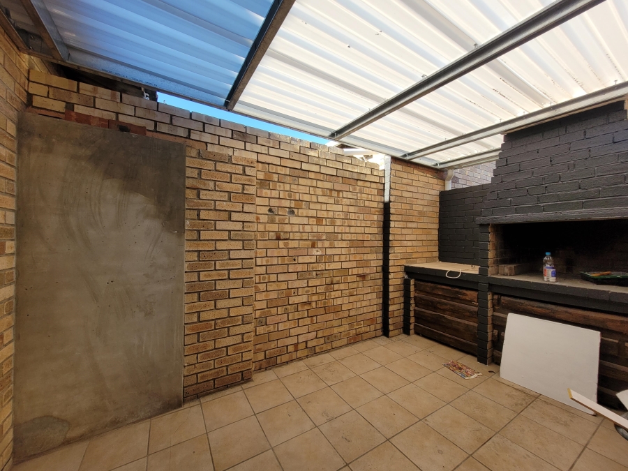 To Let 3 Bedroom Property for Rent in Wavecrest Eastern Cape